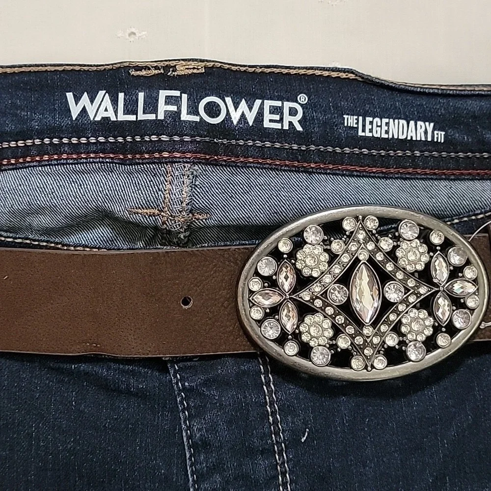 Wallflower Legendary‎ Fit Slim Bootcut Jeans Size 24 Evan Dark Wash Belted NWT